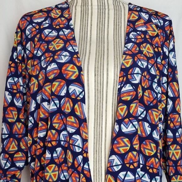 NWT Lularoe Lindsay top - Picture 2 of 6